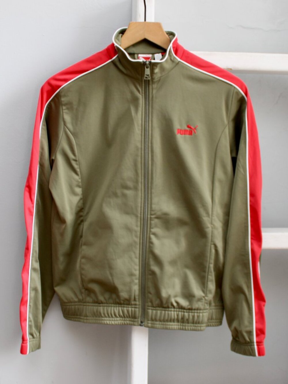 Puma Agile Women's Full Zip Jacket Green with Red Stripe Size Medium
